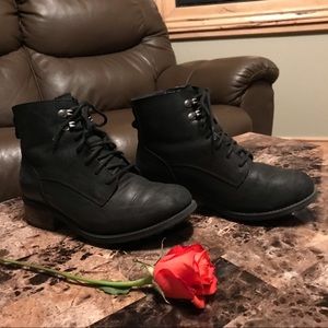 💰FLASH SALE 💰  **UGG 🖤 DENALI HIKING BOOTS**